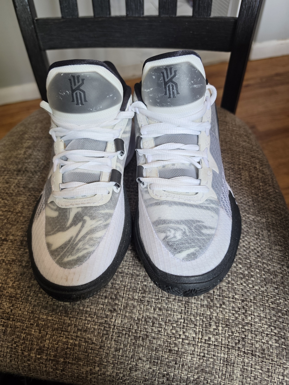 Nike Kyrie 8 black and white